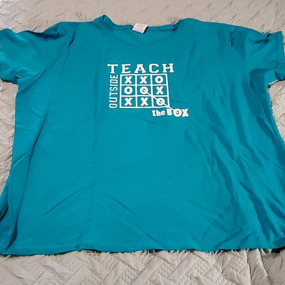 Gildan T-shirt - Picture 1 of 4